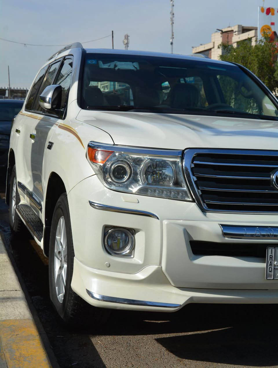 لاندكروز جي اكس ار 2013 بلاديه لبيع فقط بسعر 34000 $ وبيها مجال بسيط مكانها بغداد الامين الثانيه رقمها بغداد بسمي تحويلها ثاني يوم حادثها فقط صندوك ومرجعه بلاديه بس يم العلامه مال سياره السياره فتحه بصمه مري شفط شاشه جبيره تبريد بلادي وماشيه 200 الف كيلو متر محركها 3500 سته اسلندر للاستفسار *********** علي الهماشي بغداد, العراق
