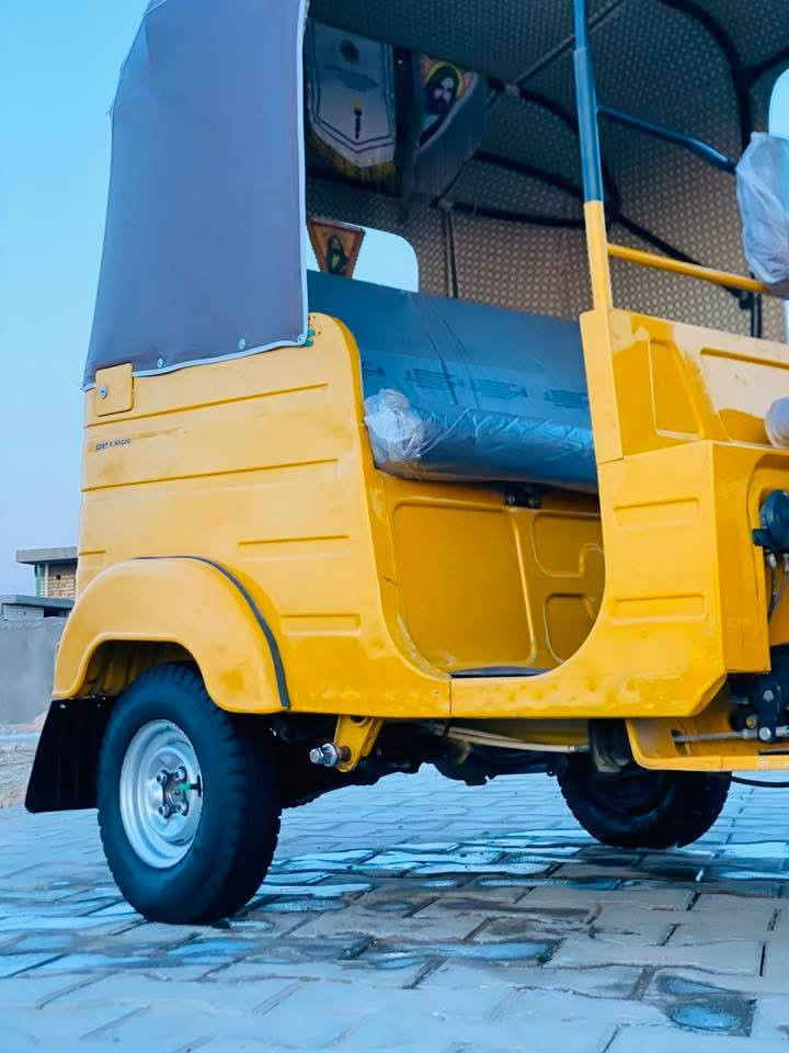 تكتك للبيع كفاله ما عده طخه بالباب محرك رقم وسنويه مداور ثاني يوم تصال 0785 761 8725
