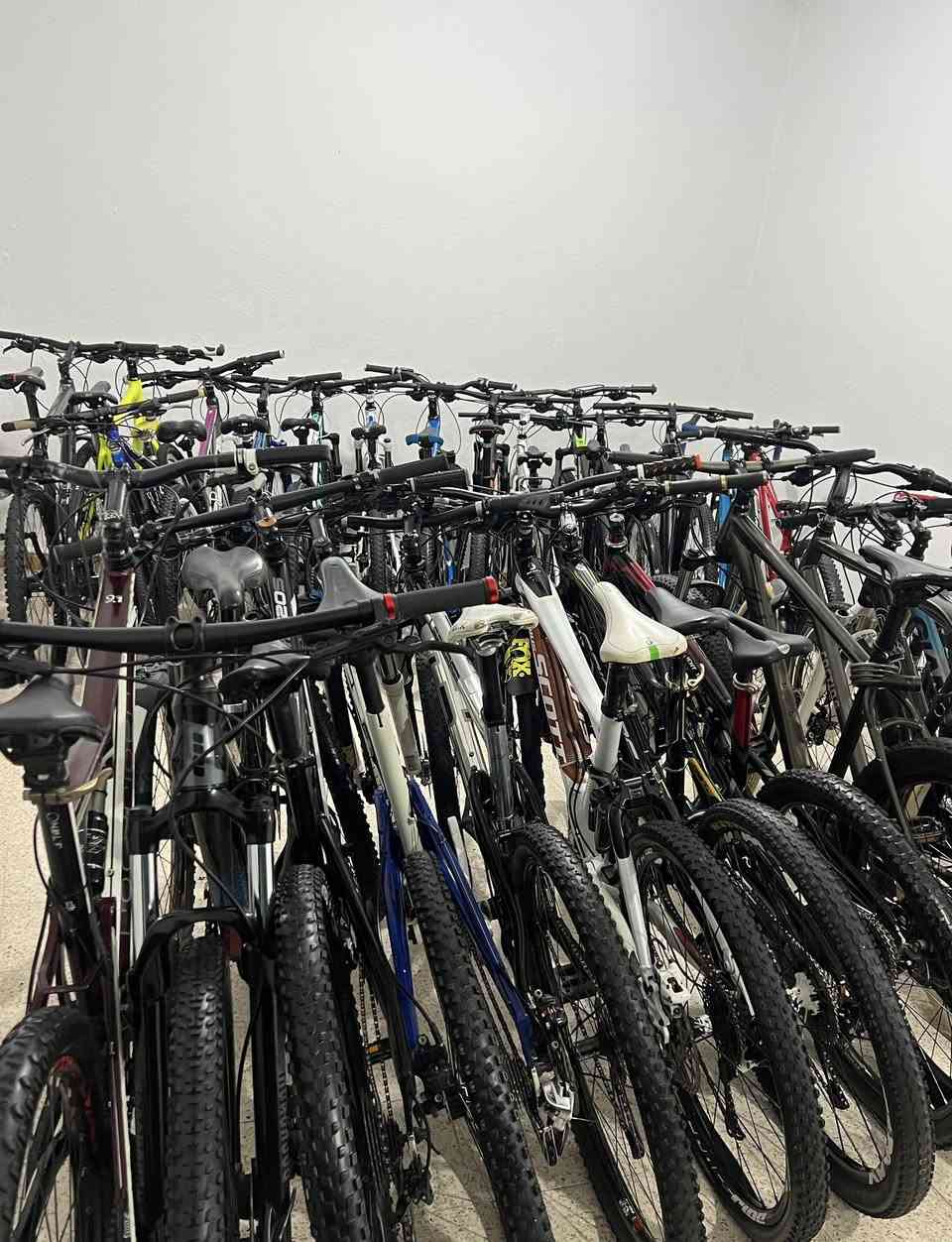 مرحبا بكم نصر الله للدراجات الهوائية  🚴
متوفر بضاعة أصلية أوربية جودة عالية 

☎️0666650360

📌العاصمة


**إذا كنت صاحب هذا الإعلان وتريد حذفه لأي سبب، رجاءا أرسل رسالة إلى الدعم الفني**