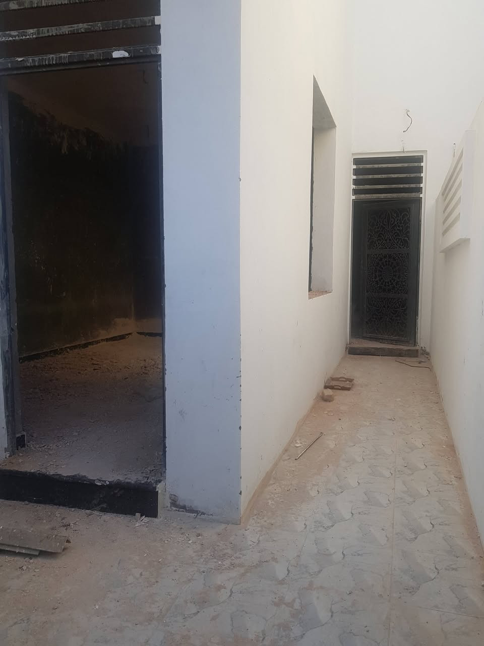 🌟 يا الله، السلام عليكم ورحمة الله وبركاته 🌟
زبائننا الكرام، تتوفر مشتملين  (Twin House) للبيع في منطقة التقية خلف المستوصف، بموقع مميز وقريب من الخدمات.
📐 مساحة كل واحد: 100 متر مربع. 🏠 البناء حديث ومسلح وفق الطراز المودرن، مع بقاء اللمسات والتشطيبات الأخيرة فقط، ويتم تسليم الدار جاهزة بالمفتاح.
🔹 مواصفات الدار: ▪️ طابقان. ▪️ الطابق العلوي: غرفتا نوم وصالة. ▪️ الطابق الأرضي: استقبال، صالة، مطبخ، وغرفة نوم.
للاستفسار والحجز، مراجعة مكتب الشهد للعقار في  خدمي حي الجزائر مقابل مصرف الجنوب الإسلامي، أو الاتصال على الأرقام التالية
***********
 ***********
مكتب الشهد للعقار... ثقتكم عنوان نجاحنا.
