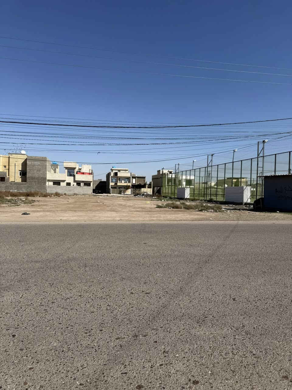 قطعه ارض المساحه ٢٠٠ متر واجه١٠نزال٢٠ بيه رفت مربع الاول حي النصر قرب الملعب للستفسار اتصل ***********
