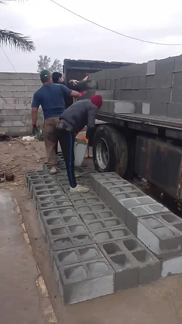 يوجد لدينا بلوك أوتوماتيكي درجة اولى ضغط 12طن كادر متخصص اتصل بنا الآن واحجز مستعدين تجهيز دور اسكنيه ودوائر دولة بأدارة ابو حسن الجمالي الاتصال على الارقام التالية ***********/***********
