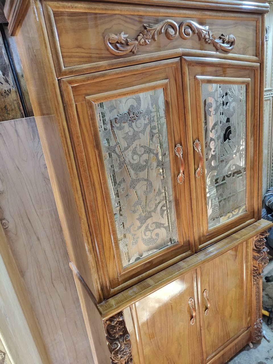 غرفه ام ست ابواب ملحق درجه اوله وجهين صاج 5ملم صبغ حراري الغرفه مسوينه 4ملاين و600 الي يريده يتخل خاص او اتصال ***********
