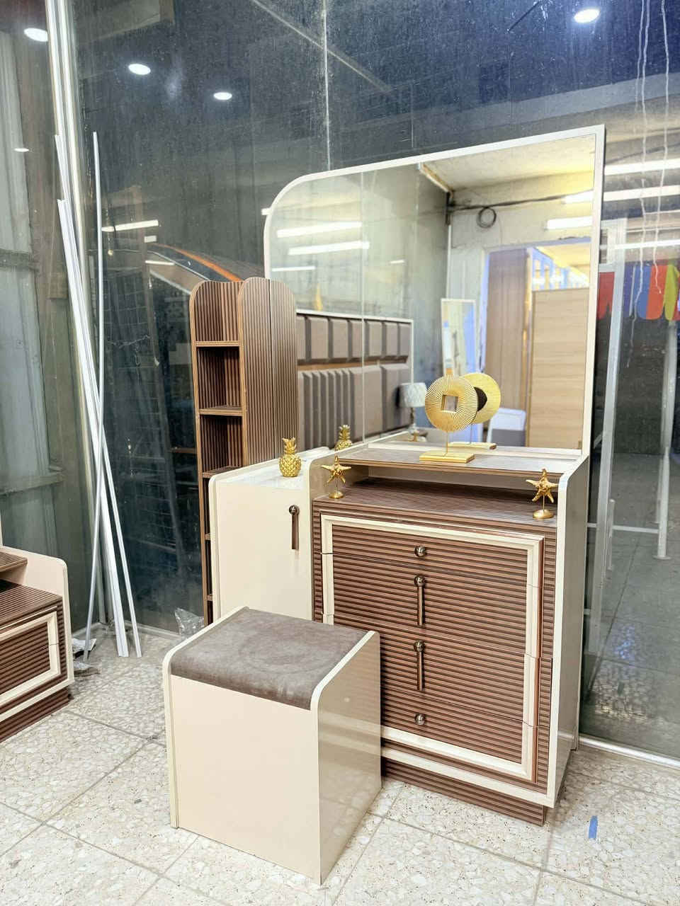 ✨ غرفة تركي 🇹🇷 مودرن اصلي شركه العالميه 10 قطع 
 نظام أبواب  موديل حديث 
سرير مخزن عملي
 ضهر بلوك
 قماش وتر بروف أصلي
✨ نظافة 95 /💯
السعر  / مليون و250 
شد ونقل مجاني داخل بغداد
 توصيل للمحافظات بأسعار رمزية


**إذا كنت صاحب هذا الإعلان وتريد حذفه لأي سبب، رجاءا أرسل رسالة إلى الدعم الفني**