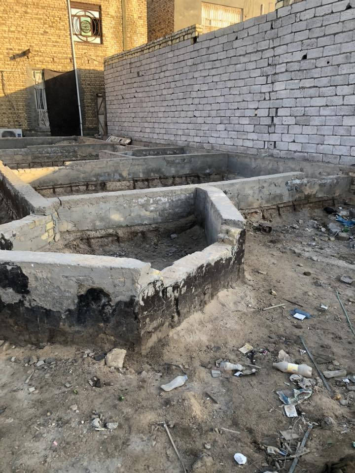 اللهم صل على محمد وال محمد 
قطعة ارض للبيع ٢٠٠ متر بيها بتلو غرفتين صاله برانيه مطبخ منور ساحة حي الامين الثانيه فرع المولدة /وليد  
تبليط ماء كهرباء  مجاري جديد 
لمعلومات اكثر اتصل ***********
