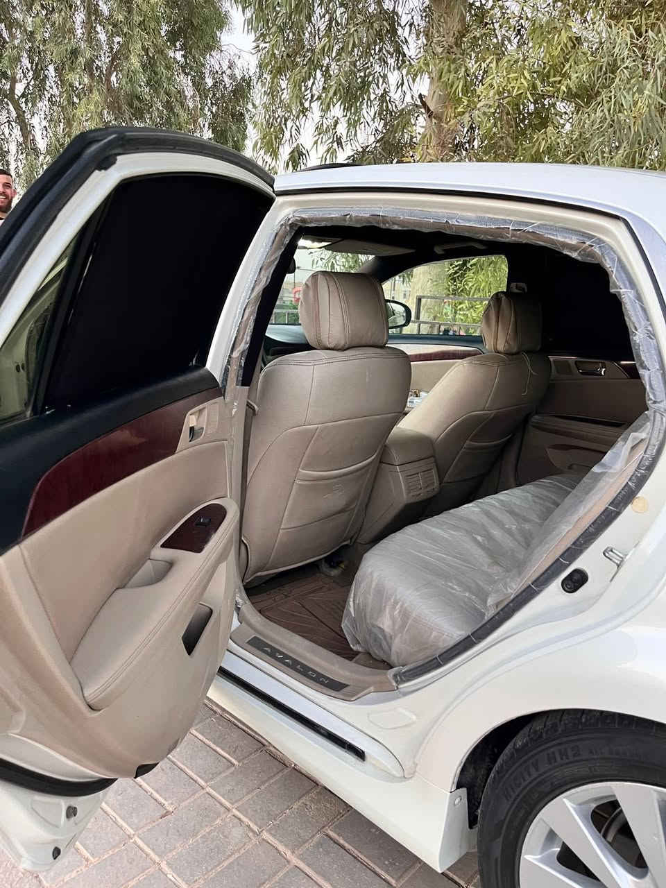 السلام عليكم اخوان  افلون 2011 خليجي بيها شبر صبغ جاملغ امامي رقم صلاح الدين مميز 703 باسمي هزه جديده وتحويل ثاني يوم رايدها 170 بيها مجال يرهم مراوس 

***********
