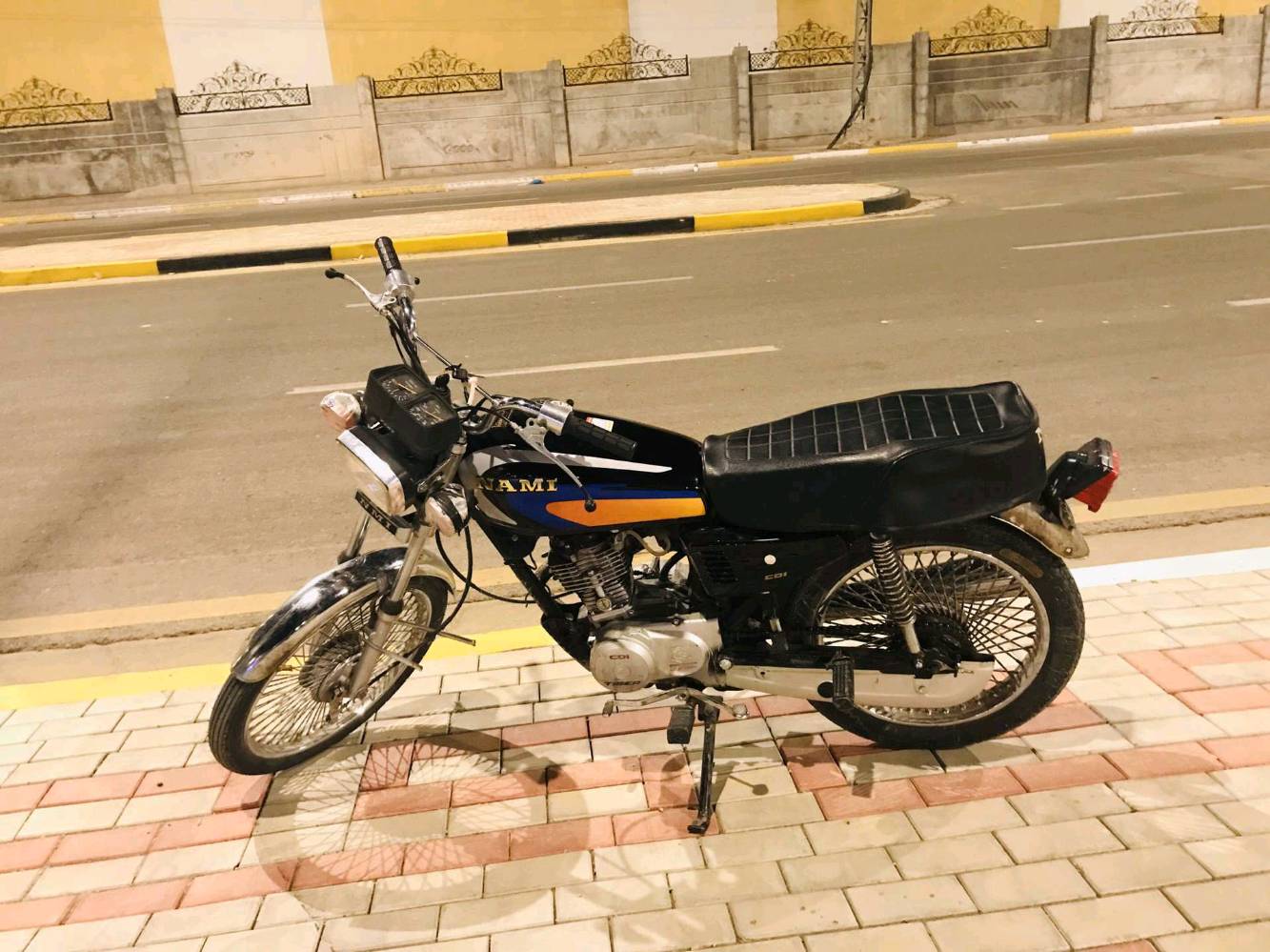 دراجه كلك كلك كلك مكفوله من سرقه و رقم شاصي موجود نامه محرك تايكر مفتوحه سعر 300 و بي مجال حك ل جيه بيه نقص بس ماشه و جامله امامي الله يشهد شلعه و معدل فول 