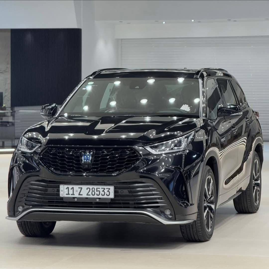 كراون 2023 | هايبرد | 7 راكب | رقم بغداد باسمي 
____________ 
المواصفات :
🔴 محرك 2.5 هايبرد اقتصادي
🔴 التفويلة تمشيك 900 كيلو واكثر
 🔴 كشنات جلد + كهرباء + تدفئة 
🔴 كامرات 360 - رادار- تحديد مسار - سياقة ذاتية 
🔴 بانوراما + حساسات امامية وخلفية 
🔴 دفع رباعي 
🔴 عداد ديجتال + 4 مودات قيادة  
🔴 ماشية 14 الف فقط
🔴 صندوق كهرباء 
________________
السيارة على ايد وحدة رقم بغداد باسمي تحويل ثاني يوم والسيارة نظيفة جداً ومكفولة من اي صبغ تكحيل ضربه تبديل + كير محرك كله مكفول تبديل دهن بس يم الشركة يعني مداريها والحمدلله
سعرها 440ورقه وبيها مجال بسيط 
 { *********** }
