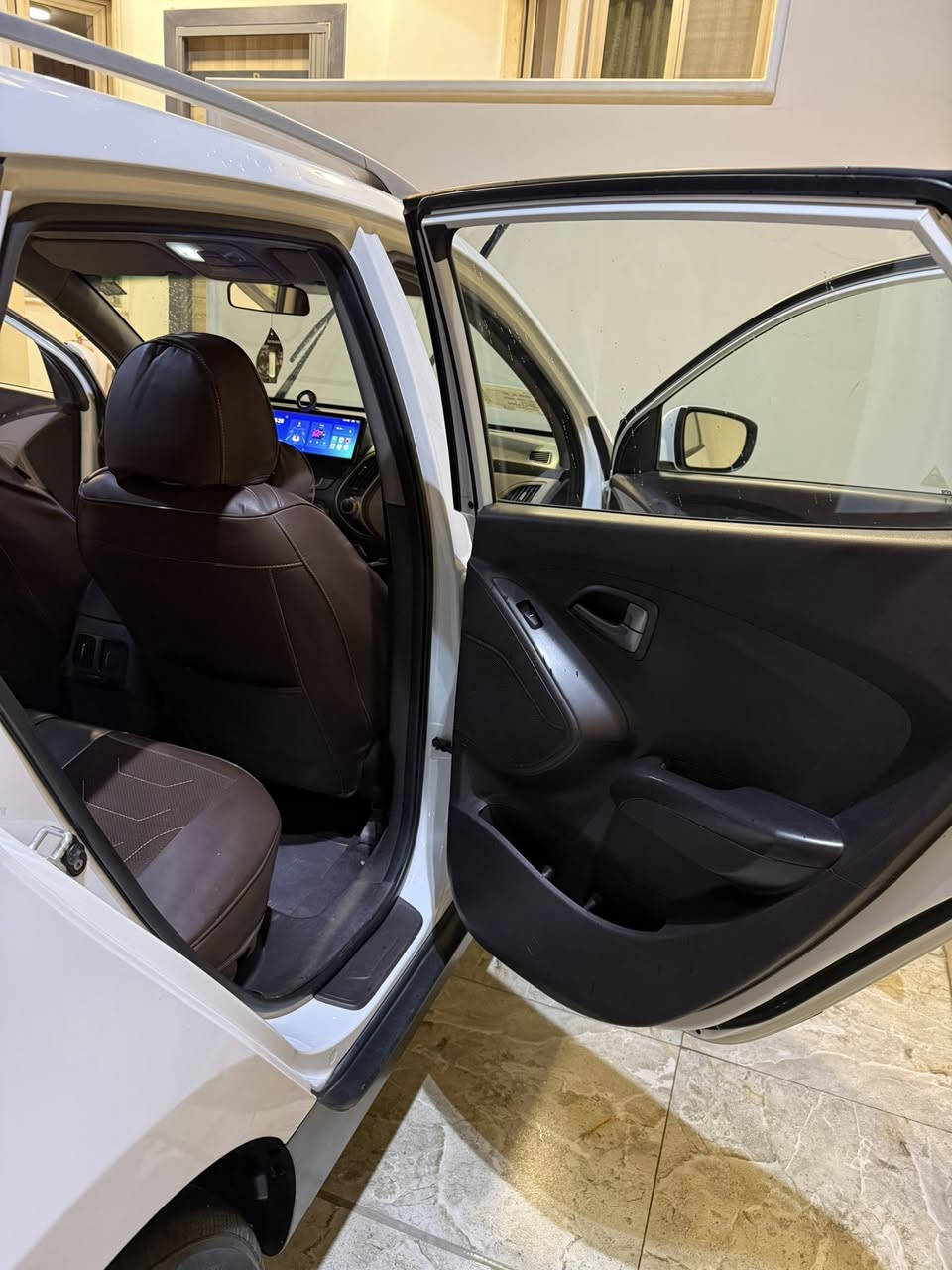 السلام عليكم توسان 2016 خليجي لون ابيض رقم بغداد الجديد هزه جديده سنويه جديده سياره بسمي ثاني يوم احولك نظيفة جداً كفاله عامه عدا كم تكحيله لان تدري سياره 2016 تخم تاير كوري جديد حداديه جديده باتري جديد تبريد ثلج شاشه سمارت كامره دواره 360 داخل مغلف جلد السياره بالكارتون احلى من الصور سونارها مع الصور السعر 165 وبيه مجال شي قليل وبالعافيه ع الي ياخذها متهني
***********
