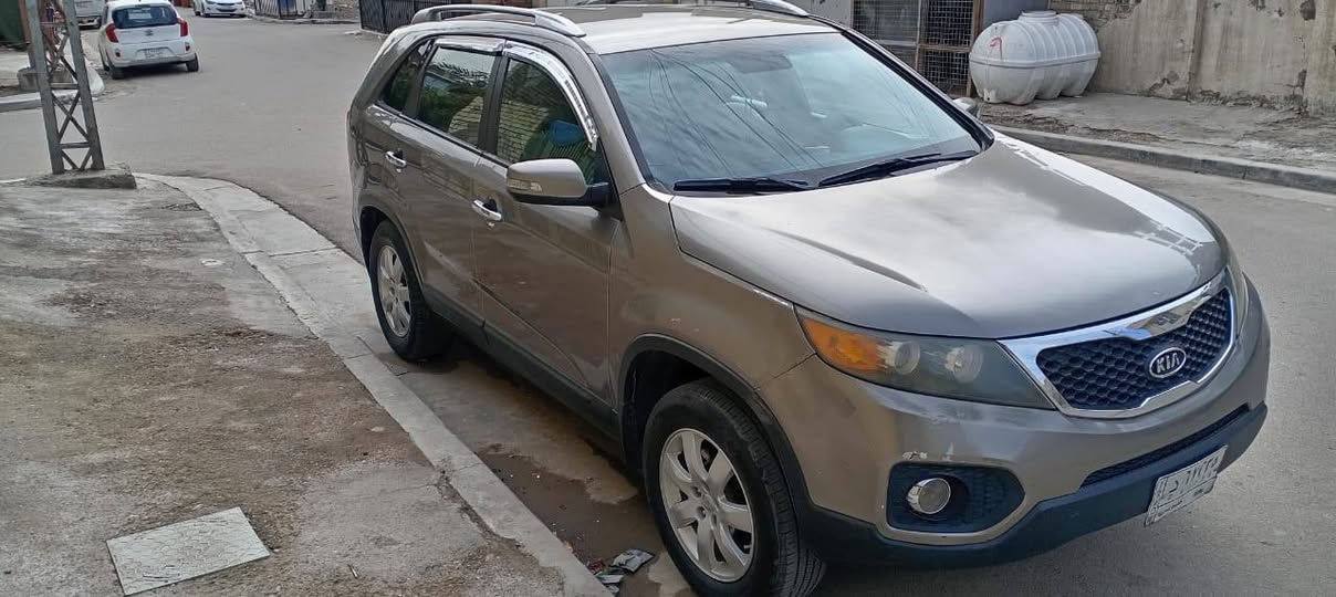 سيارة سورينتو موديل 2011 امريكي السيارة خير من الله كير مكينه تبريد تدفئة كلهن خير من الله السيارة حادثه جاملغ الامامي بدون دواخل مكينة 2400  السعر 122$ وبيه مجال بسيط حك الجية 
*********** بغداد, العراق
