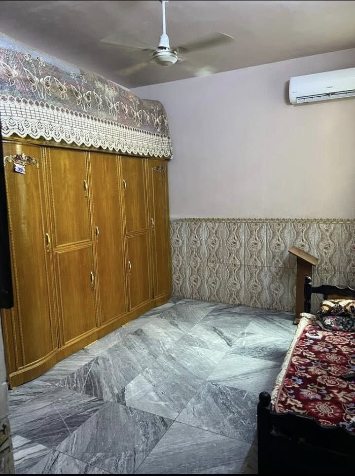 بسبب الوعود الكاذبة
لسلام عليكم 
متاح بيت للبيع مساحه 144 قطاع ٣٥ مقابيل مدرسه الطاهرة للبنات بناء ٢٠١٧ والواجهه قبل حوالي سنه سويناهه حجر كما موضح بالصور

يحتوي الطابق الاول
 طرمة ..تواليت خارجي ..استقبال.. مطبخ بارد ..منور ..حمام وتواليت مشترك ..غرفتين..ترك 
الطابق الثاني ..اربع غرف .. حمام وتواليت مشترك منور صغير

للاستفسار  
***********
