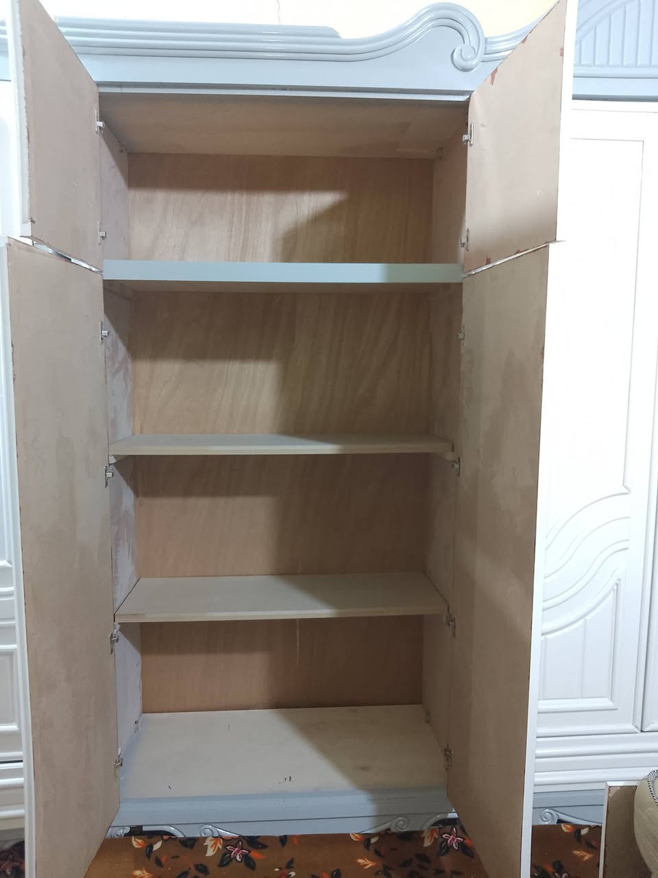 السلام عليكم غرفه عراقيه تصميم تركي غير مستخدمه صاج عراقي مسكمينها تسكام طابقين 8قطع ملحك ***********يوجود وات ساب مكاني ناصريه حي اريدو الغرفه حته مكان اليدات والقفاله بعدهي مامفتوحات ضخمه وثكيله كلش
