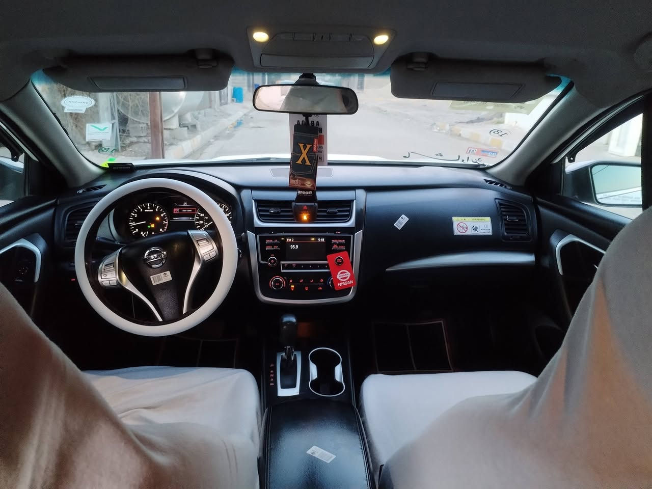 السلام عليكم—
نيسان التيما موديل 2017
لون ابيض بيها قطعتين تبديل ابلادي  او قطعه نص صبخ بدون دواغل بدون ايرباك     
سنويه 2028
موصفات SR
مثبت سرعه 
مانع تزلق 
كامره كبيره
حاسات تاير 
5بصمات   
كشن كهربائي تحكم استيرن دواخل ويل كب كروم بلادي تخم تاير صدر امامي خلفي بشرط
وبعد معروفه موصفات 
سياره كير ومحرك مكفولة  
كهربائياتها كلها على وضع الشركه ما ملعوب بيهن تبريد ثلج 
تدفئه

رقم سليمانيه 

تحويل ثاني يوم  للبيع او امروس سيار جديد كشن كهربي  سيار فول مواصفات بس مو اسليت 

هـ ☎️ ***********
