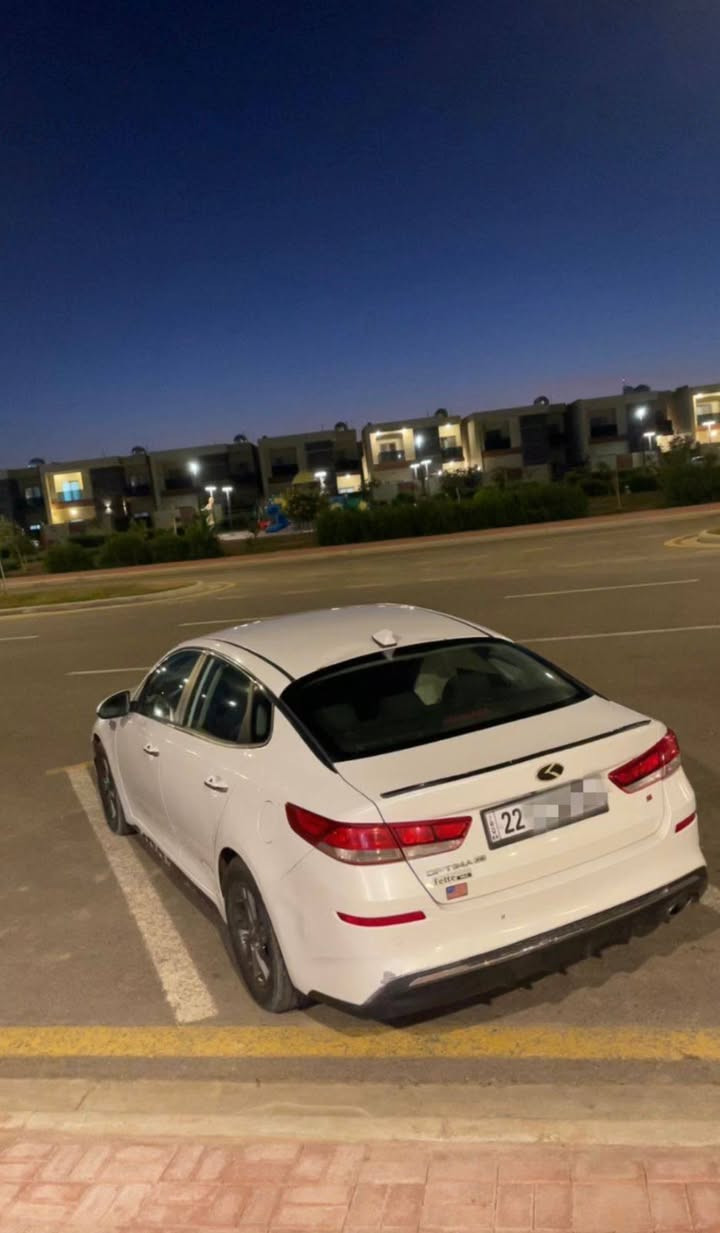 للبيع كيا اوبتما
2021
نص فول 
وارد امريكي ضرره بنيد صور حادث ضمن المنشور
باقي السياره مكفوله 
حساسات
تدفئه تبريد
كامره خلفيه
كير محرك مكفولات
السعر 150 بيه مجال بسيط
رقمي بي واتساب ***********
