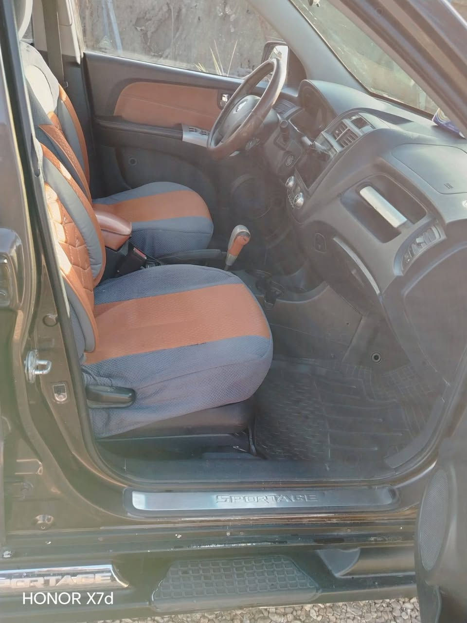 يالله السلام عليكم كيه سبورتج 2009 رقم سليمانيه انكليزي دولي تريد وكاله تريد مدور سياره مكفوله من ضربه مكفوله من تبديل طخه بسيطه باردات بيها سياره بيها مكان جراد تبخير جيلاتين مكينه كير حداديه تخم تاير تبريد تدفه سونار موجود الي يعجبه يشوفه يخابرني وسياره مناسبه بخدمة طيبن مكينه 2000 حساس خلفي شاشه أربعه دسك  جهاز موازنه سياره ع ابلاد حلوه ونضيفه ومناسبه مكان بابل القاسم رقم  ***********
***********
