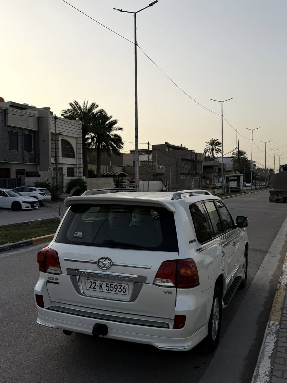 السلام عليكم
لاندكروز 2015 خليجي بريم 
مكفوله عدا مكانين بارد السياره بدون صبغ بدون حادث بدون تبديل كفاله 
مال جناي رقم أربيل بسمي شخصياً تحويل ثاني يوم السياره بدون اي نقص تخم تاير جديد صدر امامي خلفي جديد السياره مال بيت 
للبيع فقط السعر 41 $
العنوان بغداد الكاظمية الدولعي 
رقمي ***********
