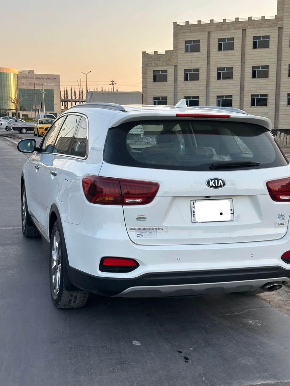 سورنتو مديل 20 خليجي كفاله عامه
فول واحد على واحد عده البانوراما
مكينه ٦ سلندر 
٣ قطع تبريد 
كشن كهرباء
رقم واسط ب اسمي تحويل ثاني يوم 
جنطه شفط 
بصمه تشغيل وبصمه ابواب 
السياره جديده 
ماشيه ١٠٠ الف 

مكان السياره واسط 
***********
