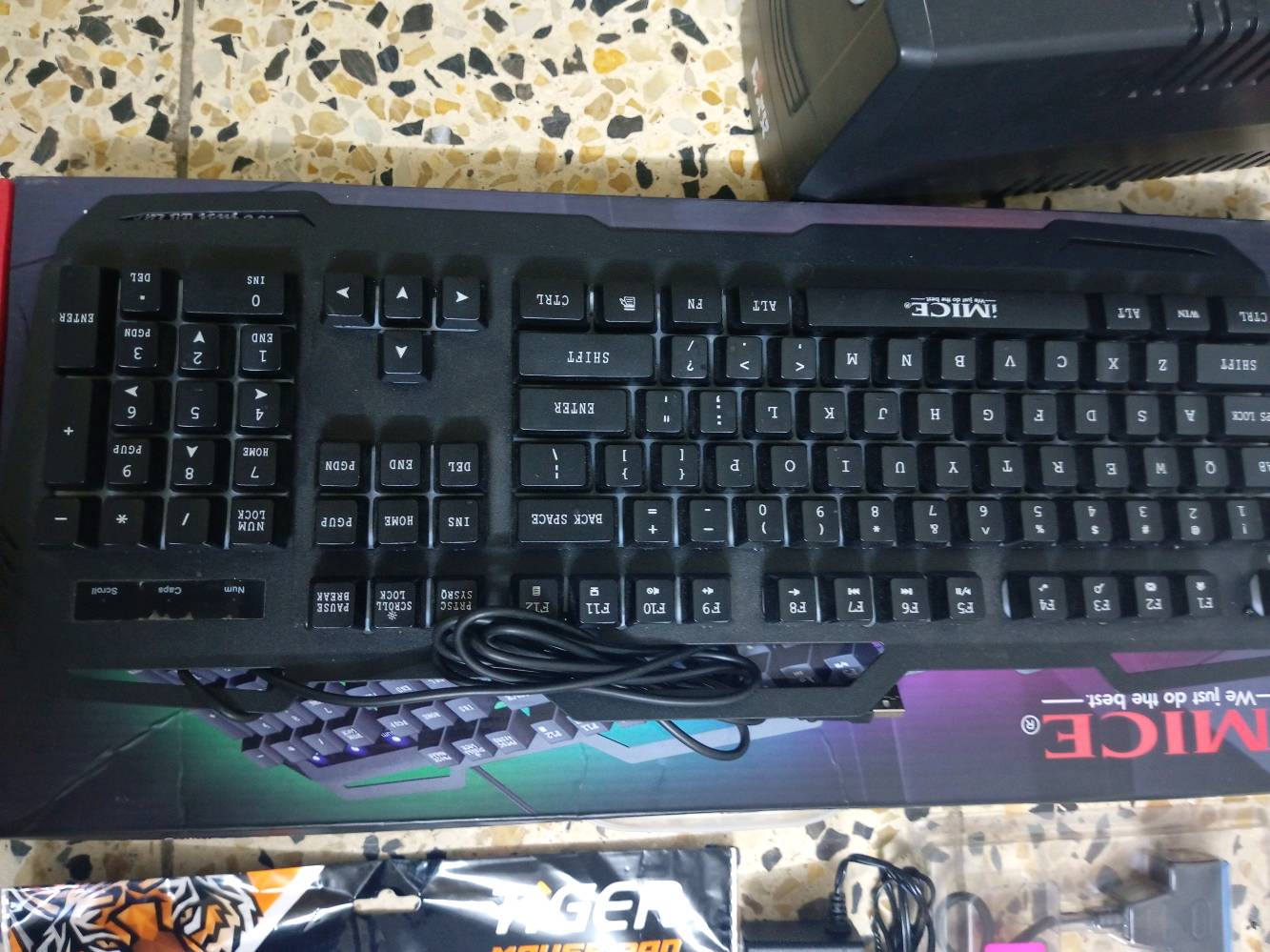 بغداد الزعفرانية 
مع سماعه كيمنك وماوس وكيبورد كيمنك وشاحنه وبطاريات
الجهاز 512GB والجهاز مفتوح غرض التنضيف لا اكثر واريد ابيعه بسبب الانشغال والدارسه ومحتاج 