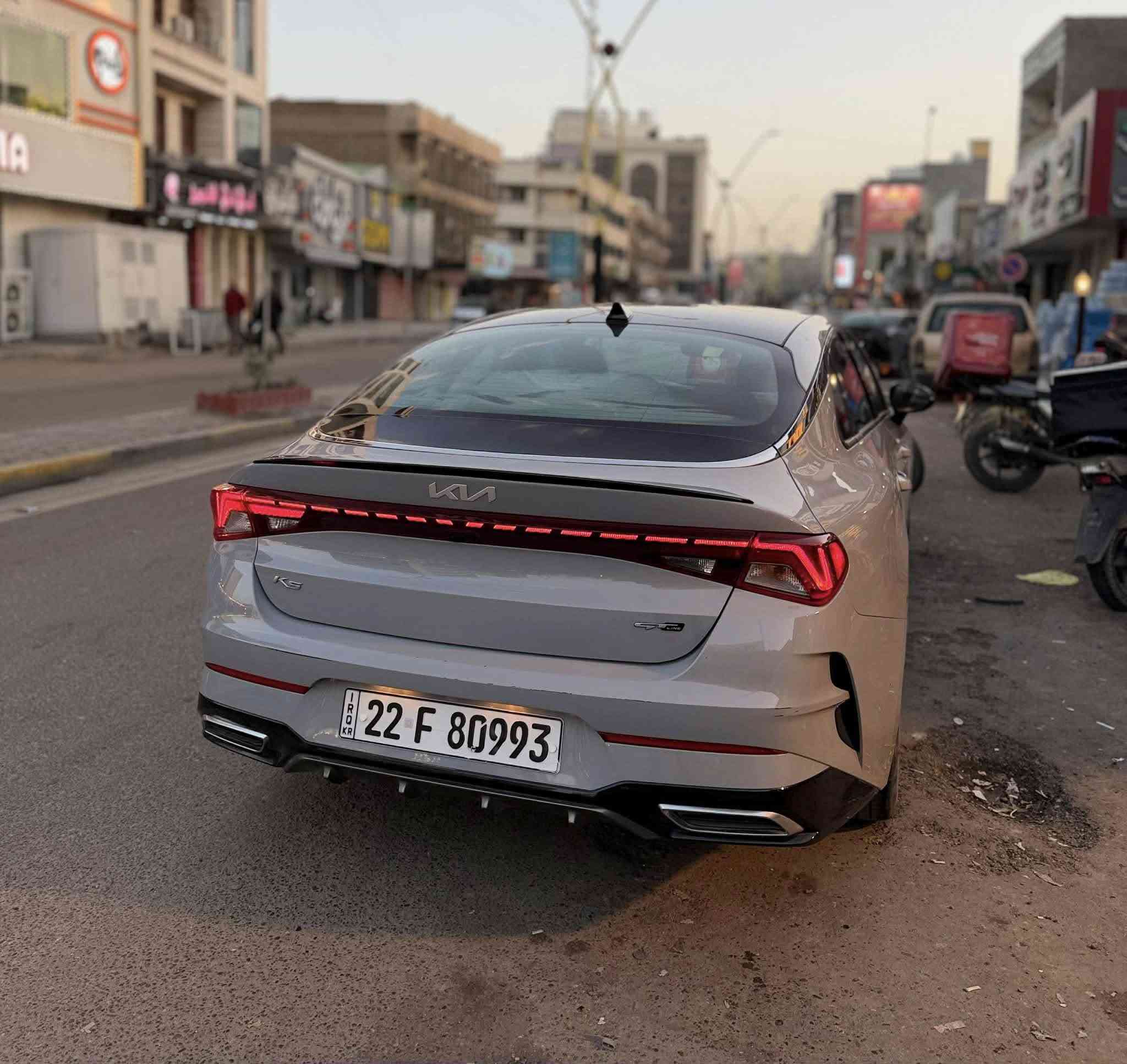 السلام عليكم
كي فايف جيتي لاين GTline (فول مواصفات) رقم شمالي تحويل او وكاله
موديل 2022
مكينة 1.6 تيربو 
لون اسمنتي المميز
داخل جلد احمر 
فتحة سقف بانوراما 
تشغيل بصمة + تشغيل عن بعد  + بصمه ابواب
تتميز بنظام صوتي فاخر
خمس انظمة قيادة
كرسي كهربائي 
شحن لاسلكي
كامره دوارة 
تحكمات

📍مواصفات 1/1 معروفة مواصفات الجيتي لاين

رادار - شاشة كبيرة لمس - استيرن حرف D 
- بانوراما - كاربلاي - شاحن لاسلكي 

السيارة ماشية ( 31 الف ميل )
***********
مكاني الاعظميه
