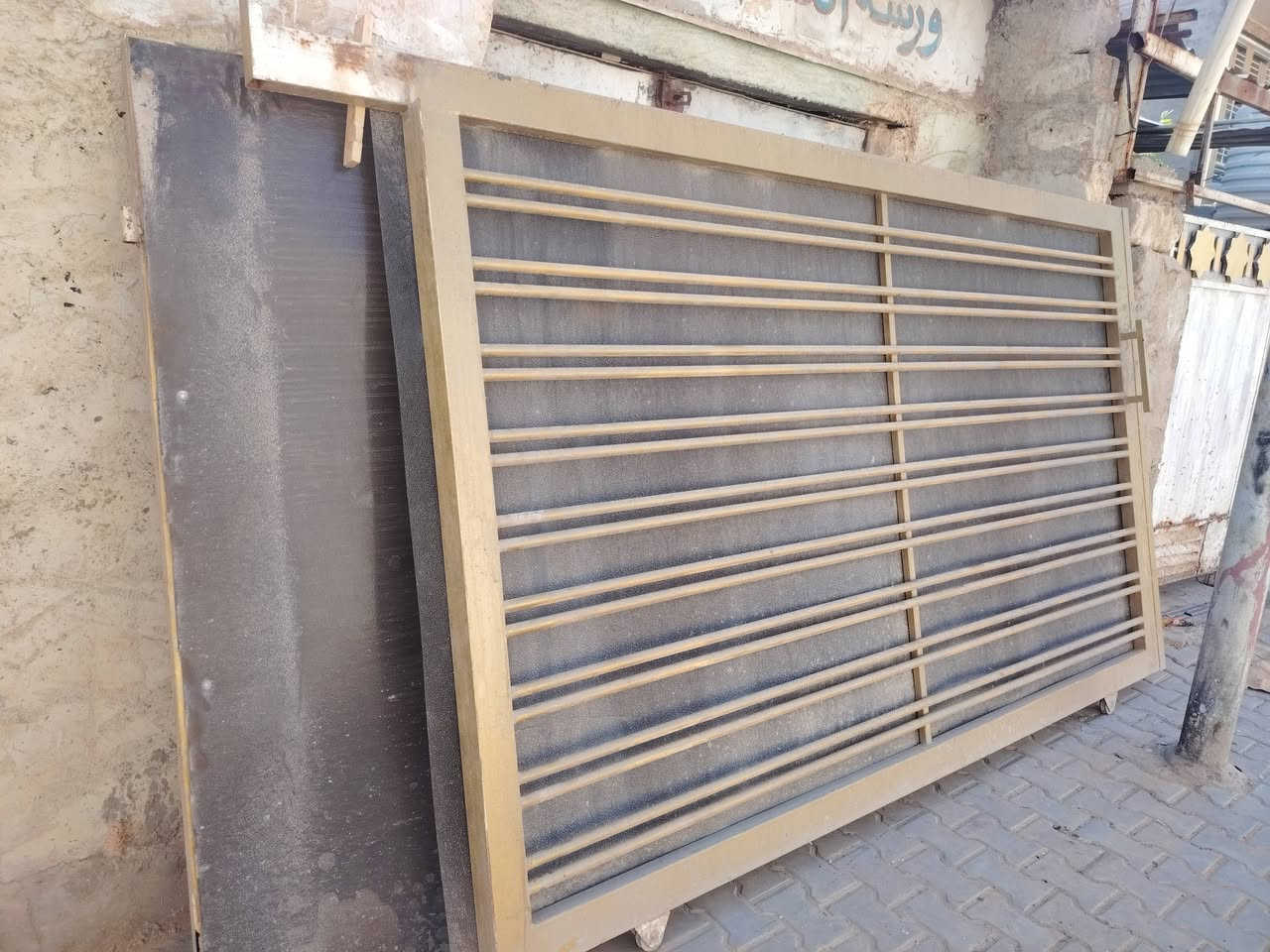 للبيع باب ٤ متر نضيف جدا للاستفسار ***********
