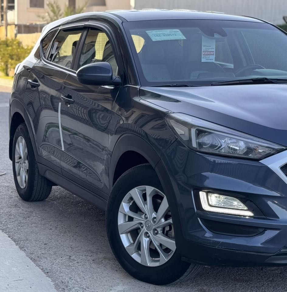 السلام عليكم 
هيونداي توسان  2019  امريكي 
رقم بغداد بأسمنه تحويل مباشر 
ماشيه 88 ميل 
حادث صبغ بنيد فقط بدون دواخل وحافه الجاملغ بارد 
لغد شاصي مكفول 
رقم الشاصي : KM8J23A41KU923290
كير محرك تبريد صدر كهربائيات كلها وضع شركه 

مواصفات : ( محرك 2000 Gdi ، تحكم استيرن ، شاشه ، كامرا ، وضعيات قياده ، تحديد مسار ، سايد بريك بصمه ، اوتو هولد ، كشنات وارضيه جلد ) وباقي المواصفات المعروفه 

السعر : 148 وبيها مجال بسيط 
العنوان : بغداد / الكرخ / حي الحسين 
الهاتف : *********** ( متوفر واتساب )
