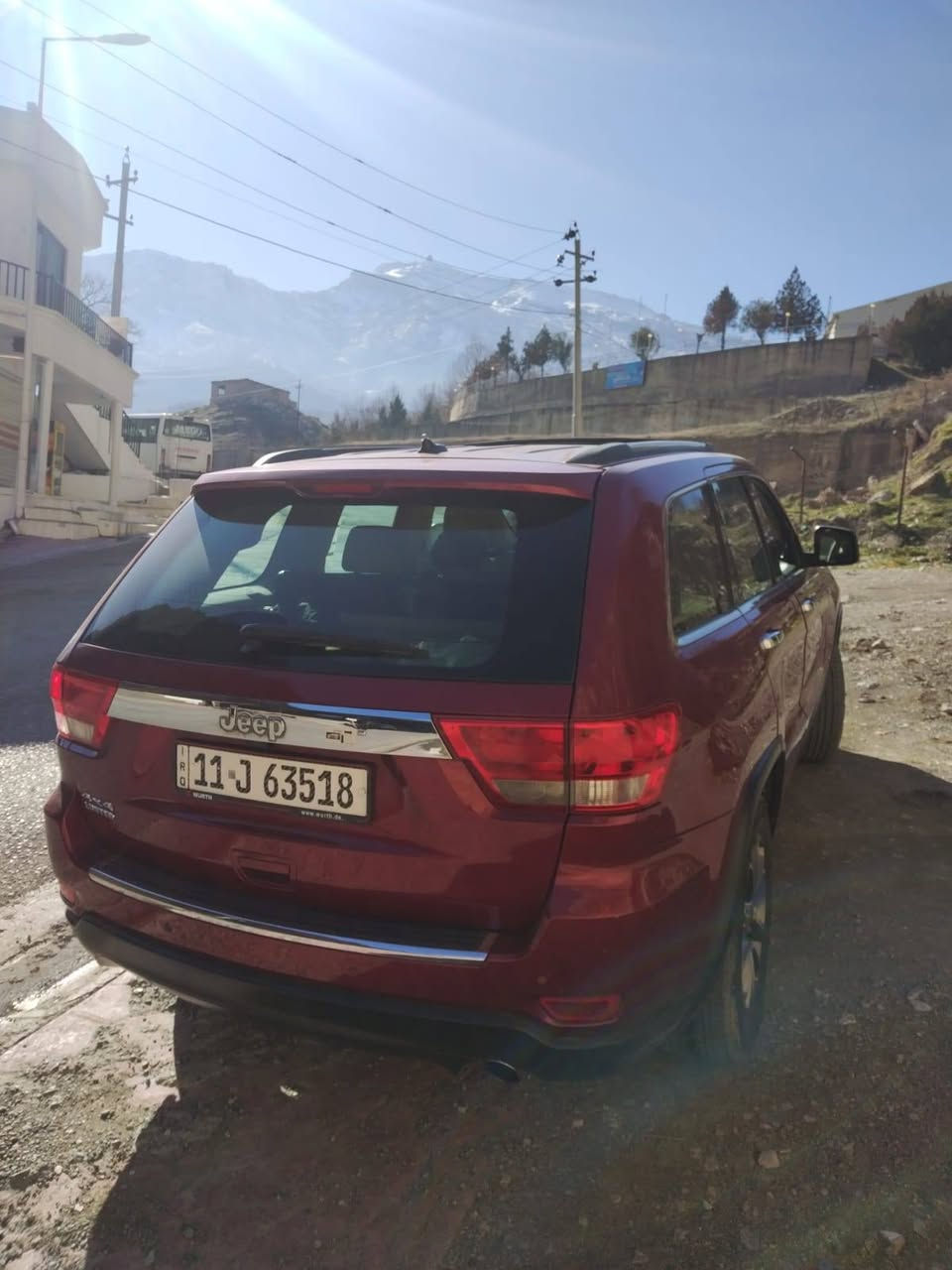 السلام ععليكم من رخصت الدمن عندي جيب 2012 خليجي بدون صبغ ولا حادث السياره فول مواصفات المعروفه بالجيب بانو رامه مكينه 6 سلندر وبسمي بيع السعر 180 ورقه ومكاني بالسيديه السياره جاهزه مابيه اي نقص  ***********
