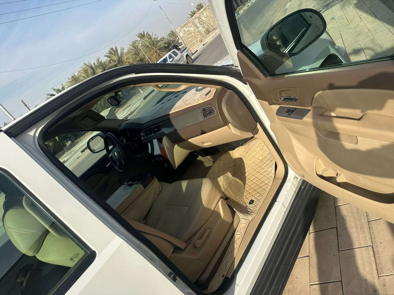 السلام عليكم تاهو ادوات بدون رقم للبيع بدون مراوس
مديل 2013 خليجي مكفوله من كلشي مواصفات LT نص فول 
مكينه V8 5.3 لايت زنون غرفه جلد بيجي شاشه تحكمات استيرن 
باقي مواصفاتهم معروفه سياره حيل جديده وجاهزه من كلشي حداده تايرات 
مكان بصره قضاء المدينه سعر 100 

‭0770 318 5952‬
