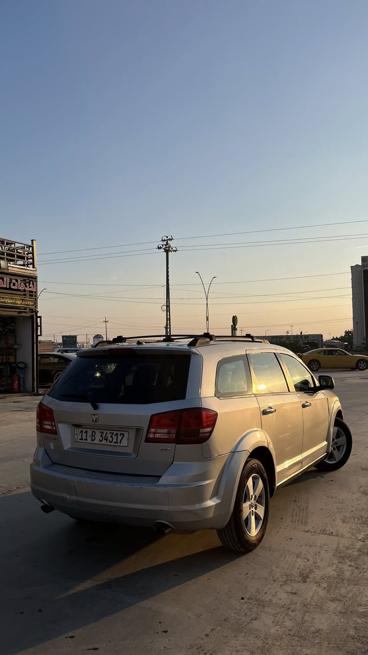 السلام عليكم 
دوج جورني موديل 2009 رصاصي رقم بغداد بأسمي التحويل ثاني يوم السياره بيهة جاملغ بصف السايق راجع بارد ومصبوغ فقط باقي السياره كفاله مكينه 3500 
6 سلندر 5 راكب كير ومكينه كفاله سياره جاهزه تدفئه تبريد شغال ما ناقصهة شي شغل واطلع
 ملاحظه : السياره بيهة طخطخات بسيطه وواضح بالصور 
مكاني واسط /الكوت 
رقمي واتساب بي

‭0784 419 4996‬
السعر 85
