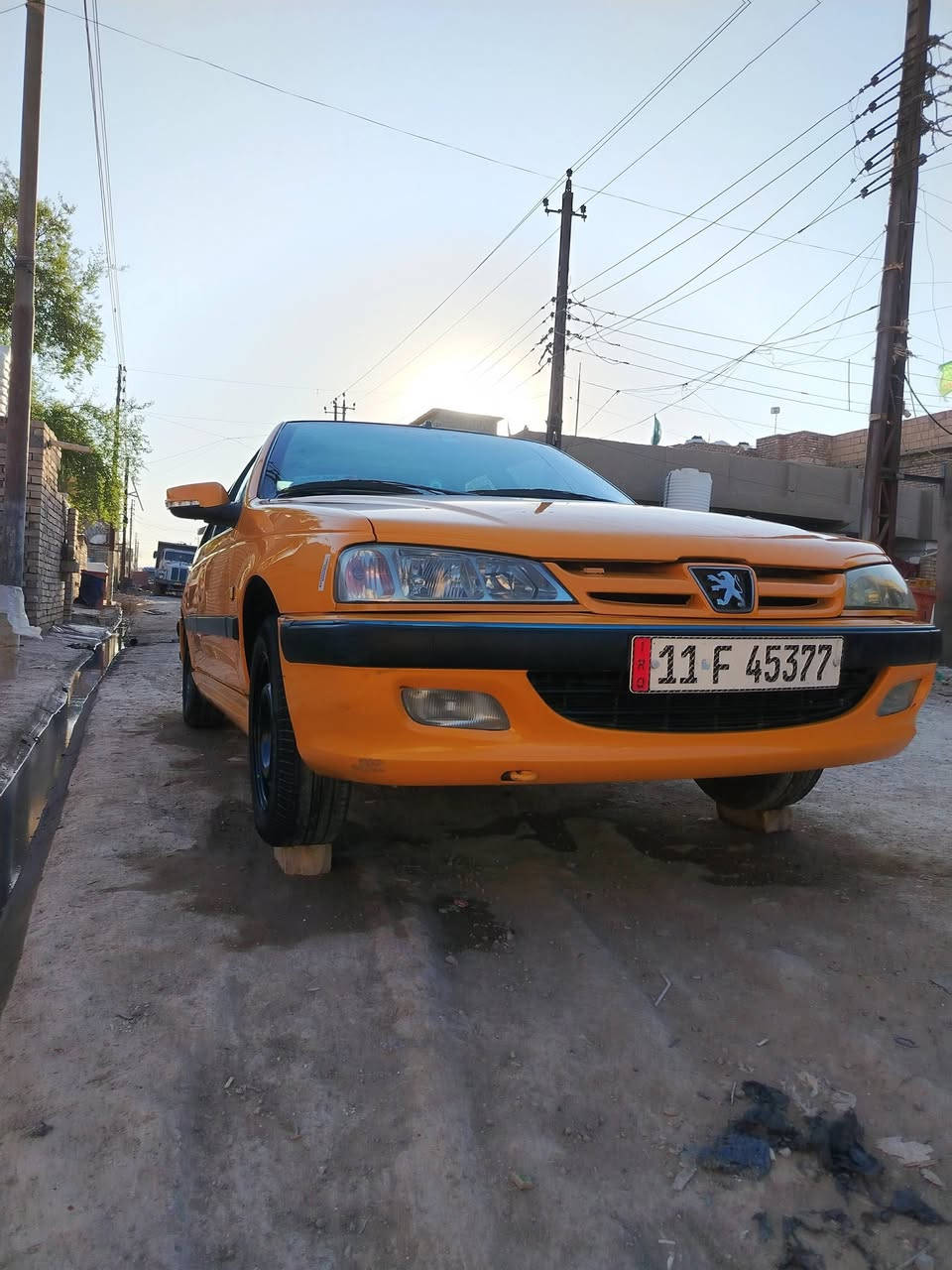 سلام عليكم أخوان بيجو بارص ٢١ للبيع سيارة جديدة ومال جناي سيارة جاهزة من كل النواحي تبريد مكينة كير كلة مكفول منضومة غاز بيهة قبق جنطة مبدل أثر دحجة بسيطة مبدلينة للجمالية وربع الجاملغ الخلفي مرشوش بدون معجون وبدون تصليح السيارة كلش جديدة ومتعوب عليهة مكاني بغداد النهروان *********** السعر ٦٦ وبيهة مجال وأذى أكو مراوس بخصوصي  أروس
