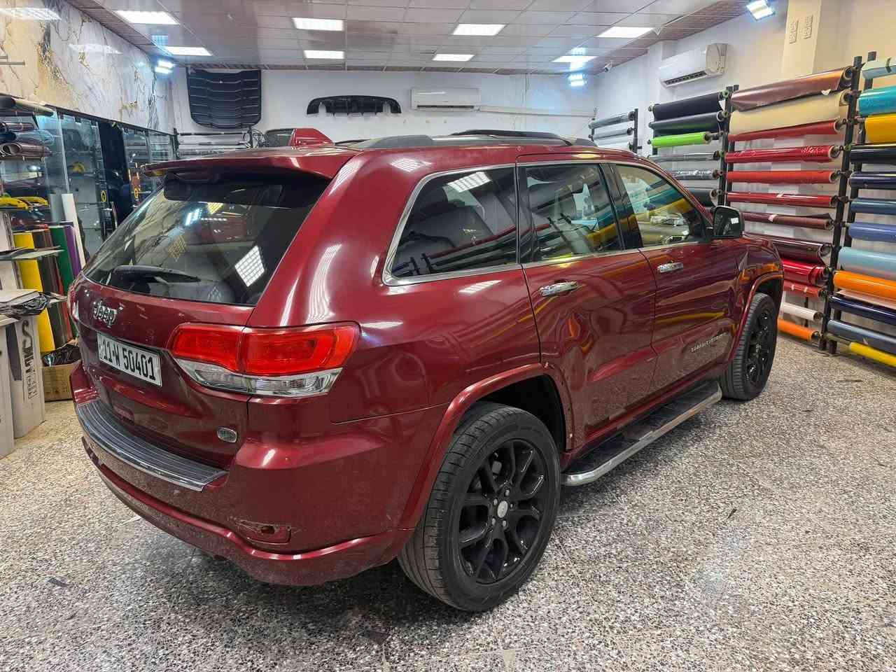 ✅ خليج
 محرك 8 سلندر HEMI 
دبل (4×4)  ✅
 3 شاشات ✅ جكات ✅ 
فتحة سقف بانوراما ✅
 بصمة تشغيل وأبواب ✅ 
كاميرا خلفية + حساسات ✅ 
داخلية جلد فاخرة ✅ 
مكيف ثلج ✅
 السيارة نظيفة جداً
📌 ملاحظات:
لا توجد أي قطرة صبغ (صبغ وكالة بالكامل).
توجد طخة جانبية خفيفة، تتعدل على البارد.
💰 السعر: (19.500) 📍
 الموقع: (بغداد زيونه) 
📞 للاستفسار: (***********)
