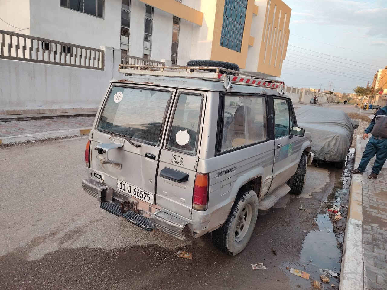 سياره ازوزه موديل 90 رقم بغداد دولي كير ومحرك بطه السعر 25 وبيه مجال العنوان بعقوبه التحرير رقم الهاتف ***********
