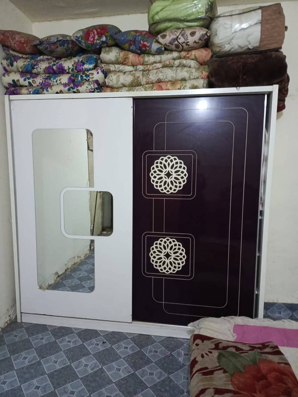 سلام عليكم عندي غرفه تركيه مستعمله للبيع نضافتها 75 بلميه
التواصل  واتساب / ***********
