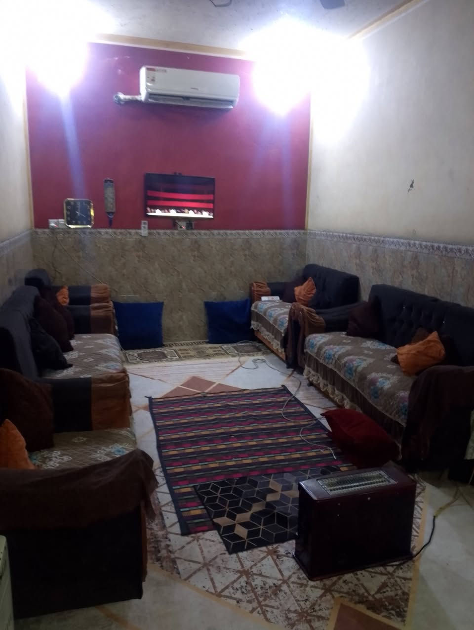 السلام عليكم بيع للبيع 200 متره المعامل السياحي منطقه الشاعوره مقابل الاسواق الكفيلطشارع صاله بيت عمي الشارع العام طابو زراعي للسنه 25 الشعر الخاص رقم الهاتف***********
