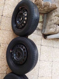 للبيع تخم ويل عادي مع تايرات حجم 15 السعر (160) / 07709248055