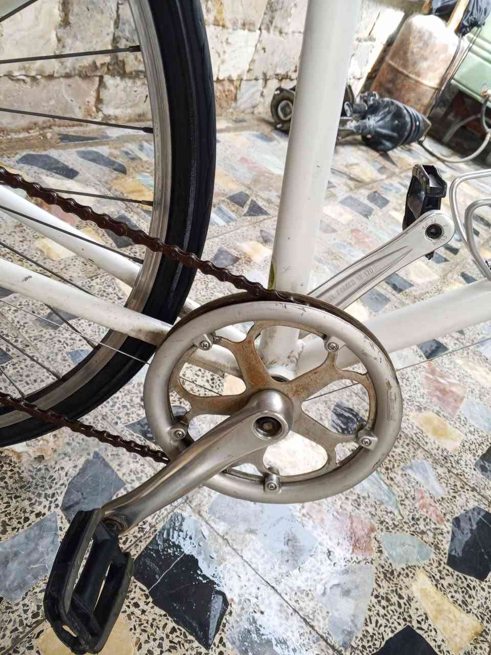 سلام عليكم بايسكل للبيع سي 700 حجم 28 بايسكل ماركه المعدن الالمنيوم اصلي كامل مكاني بغداد  شهداء البياع السعر 115 وبي مجال للطيبين للاتصال *********** متواجد واتساب ومازنجر ومستعجل عل بيعته
