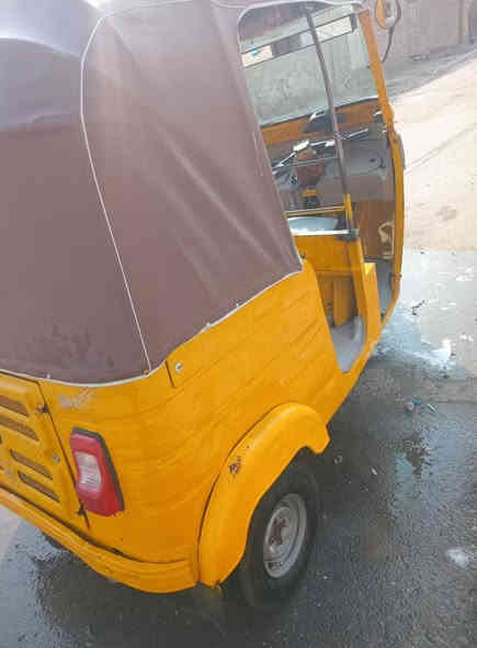 17مكينه مال 20رقم وسنويه كل نقص ما بيهه ب4250وبيه مجال قليل حك الجيه ***********
