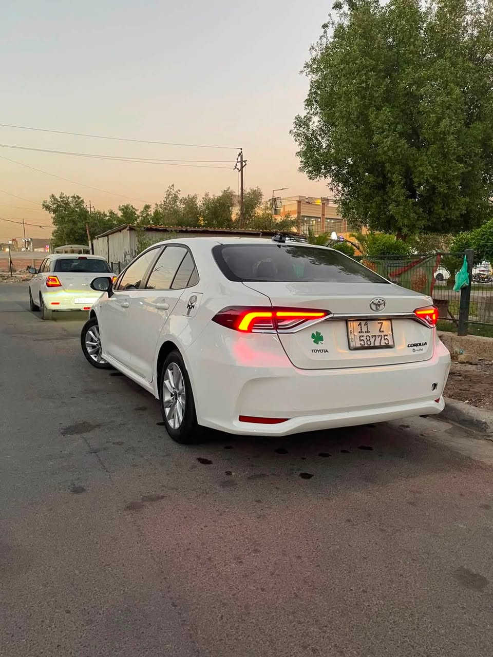 السلام عليكم
كورلا هايبرد 2025 شكل الخليجي 
للبيع 
رقم بغداد 
داخل اسود 
ماشيه 33 الف 
بصمة تشغل وابواب
سلايد
رادار وتحديد مسار
كامره خلفيه
وباقي المواصفات المعروفه 
السيارة نظيفة وجاهزة 
تفاصيل السيارة بالسونار
السيارة بيها بارد بسيط بلباب وجزء بسيط من الدعامية الخلفية صبغ.
السعر 153 $ وبيه مجال بسيط 
‏***********‏
***********
