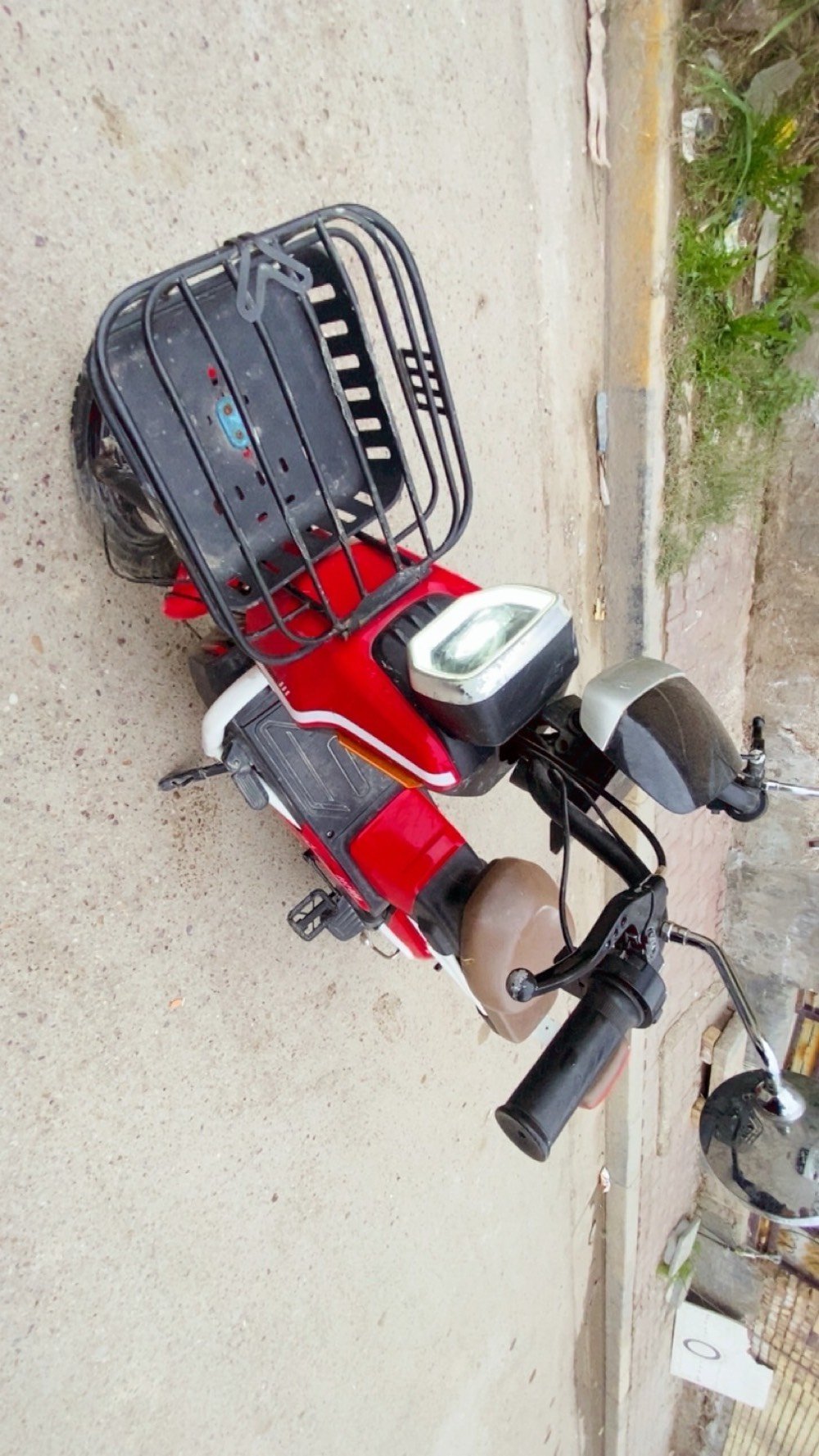 دراجه شحن حجم 16 سرعه 60 حقيقي موديل 24 بطاريه 4 اكبار اسويجين وبصمتين مكان بغداد الحسينيه سعر 250