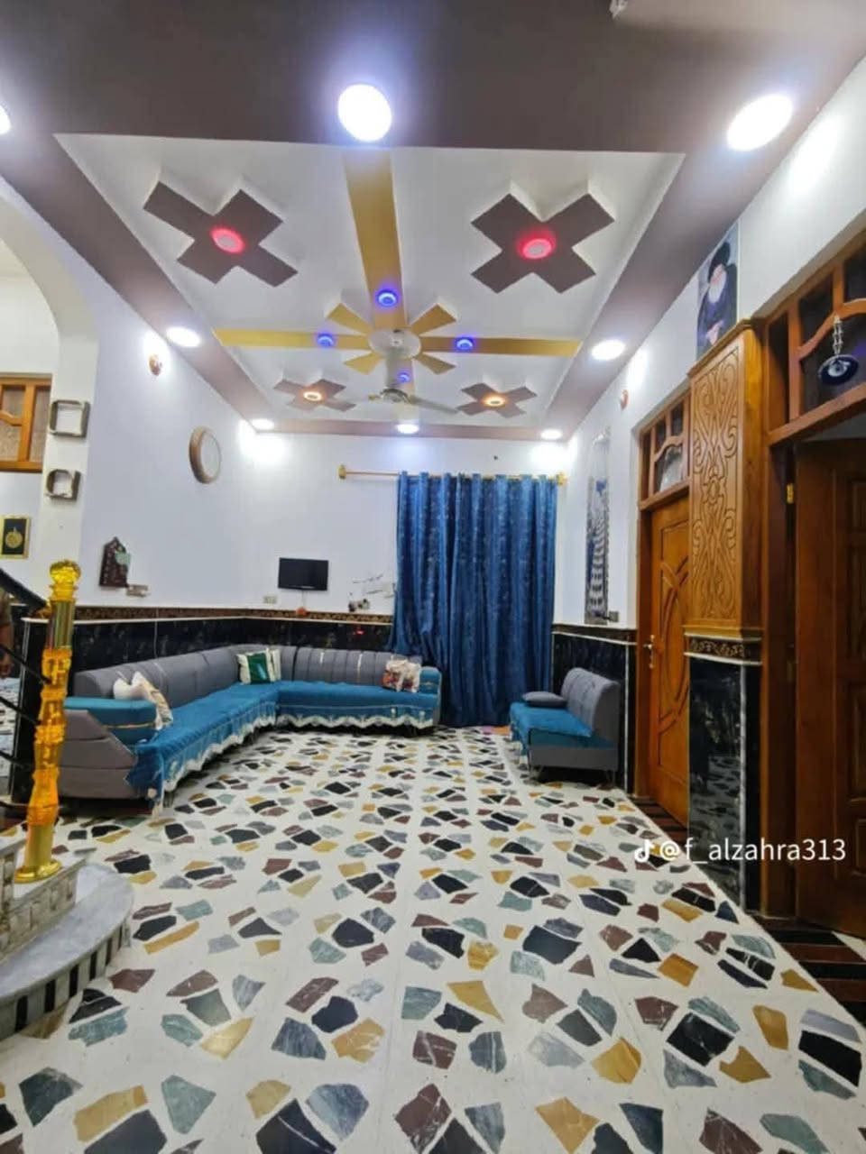 بسم الله توكلنا على الله
بيت للبيع مساحه 200 متر طابو صرف طابق واحد 
منطقه الصحفين قريب على الاربع سايدات مال الصحفيين 
بناء حديث سنه البناء 2023 طابوك وصب كونكريت
 الاستقبال 4×7
غرفتين 5×4
مطبخ 6×5 حار وبارد
صاله كبيره
صحيات داخليه 
مناور 
كراج سياره 
 يحتوي ع صالون نسائي
 الاستفسار 
***********
***********
