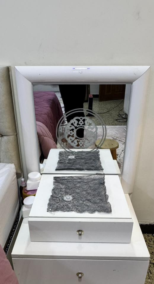 السلام عليكم
غرفة نوم تركية للبيع 
٨ قطع
نوع ثقيل
العنوان بغداد الغزالية
السعر ٤٠٠ الف
اذا مع الدوشك 
٥٠٠ الف
و بيها مجال قليل

***********
