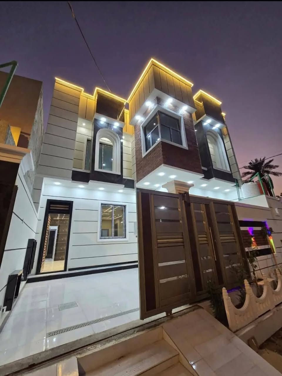 ا#يالله سلام عليكم واسعد الله اوقاتكم
 ***********
الاعلان اليوم تحفه

دار سكن قاطين للبيع بناء 2025 
مو بيت عباره عن فيلا ماشاء الله 
يتكون من 6 غرف منام وديوان 

جنس العقار طابو ملك صرف زراعي بسم عراقي اصولي سند ٢٥

#المساحه200 متر 

يحتوي القاط الاول على غرف منام 2 كل غرفه بيها حمام 
و ديوان كبير
و مطبخ 
او مناور
و صاله و وصحيات داخلي وخارجي 
وگراج 
اما القاط الثاني يحتوي على غرف منام 4 اثنين منهن بيهن حمامات 
بلاضافه الى صاله وصحيات 

العنوان بصره أبي الخصيب البهادريه جهة الشط قريب  على سايدين داخل 
موقع راقي 😎 

جميع الخدمات متوفره ماء كهرباء شارع تبليط 10 متر 
شغل البيت كله درجة أولى

السعر 220مليون  و بي مجال للشراي
للاستفسار تصل ***********
