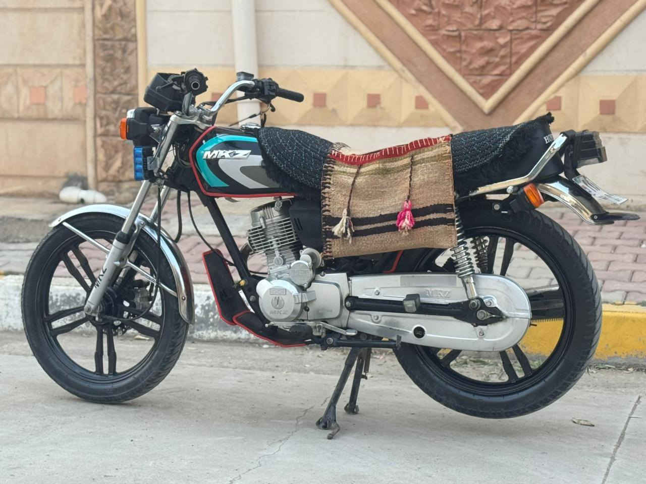 سلام وعليكم دراجه مكز موديل 21 كلشي بشرط دراجه مابي اي نقص كهربائيات كله شغال نكره سلف  سعر 625 بي مجال قليللل ***********
