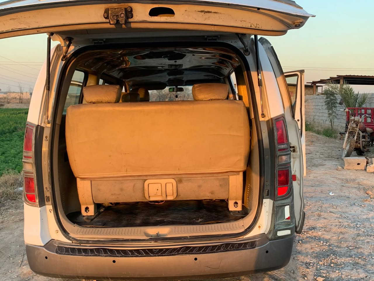 السلام عليكم 
ستاركس للبيع 
رقم كربلاء 
موديل 2014
كير عادي مفتوح 
رقم الهاتف ***********
