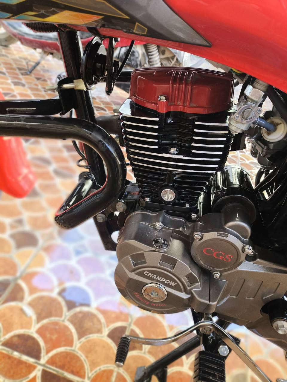 اسمع التفاصيل للأخير وراسلني ...متاح.دراجه شاينك شكل رياضي وكيلها نوار الباشا . مكينه 150  والكمرك مدفوع وجاهزه الترقيم الدراجه طالعه نهايه 2025. بس مسجله 2023. علمود الترقيم لن بعد هذه الموديل سكنر مو أصولي  نضيفه كلش. بحيث زلغ مابيها الله شاهد وبرغي ما مفتوح بيها على أيدي اروح لشغلي ورجع بيها. وكثر الوقت ما اطلع بيها. مضمومه بلبيت  متواجد على الخاص . ***********
