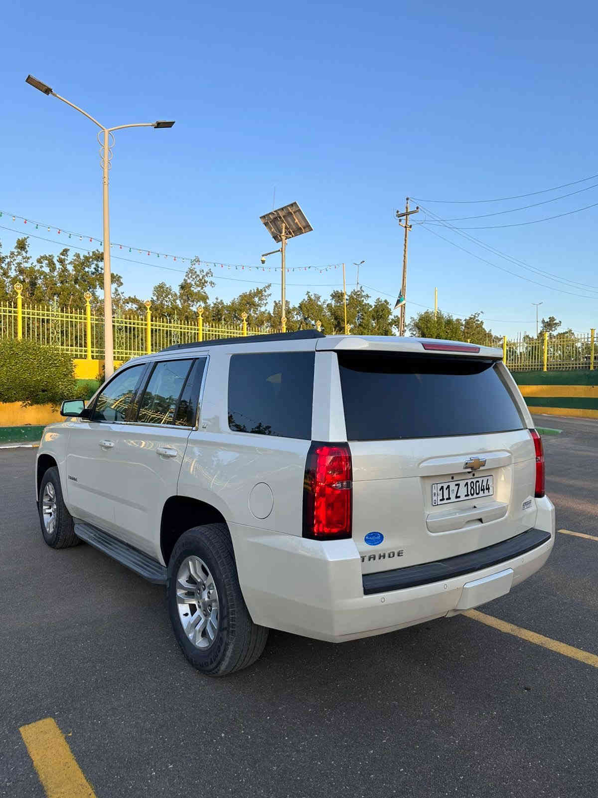 السلام عليكم 
تاهو 2015
اللون ابيض صدفي 
داخل عسلي 
سياره كلين بدون حادث 
فول مواصفات فتحه وبصمه 
فور ويل تخم تاير جديد 
مكينه وكير كفاله عامه 
حداديه جديده 
رقم بغداد 
سعر ٢٩٠ ورقه 
الاستفسار
***********
