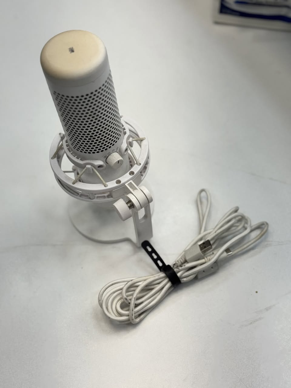 سلام عليكم 

مايك وماوس للبيع مستعملات نظيفات بنسبة 97% 

1. مايك HYPER X QUAD CAST S 

السعر 90 الف وبي مجال بدون كارتونة 

2. ماوس RAZER VIPER 

السعر 45 الف وبي مجال 

العنوان: بغداد - الكرادة او المشتل

الرقم: *********** - ***********
