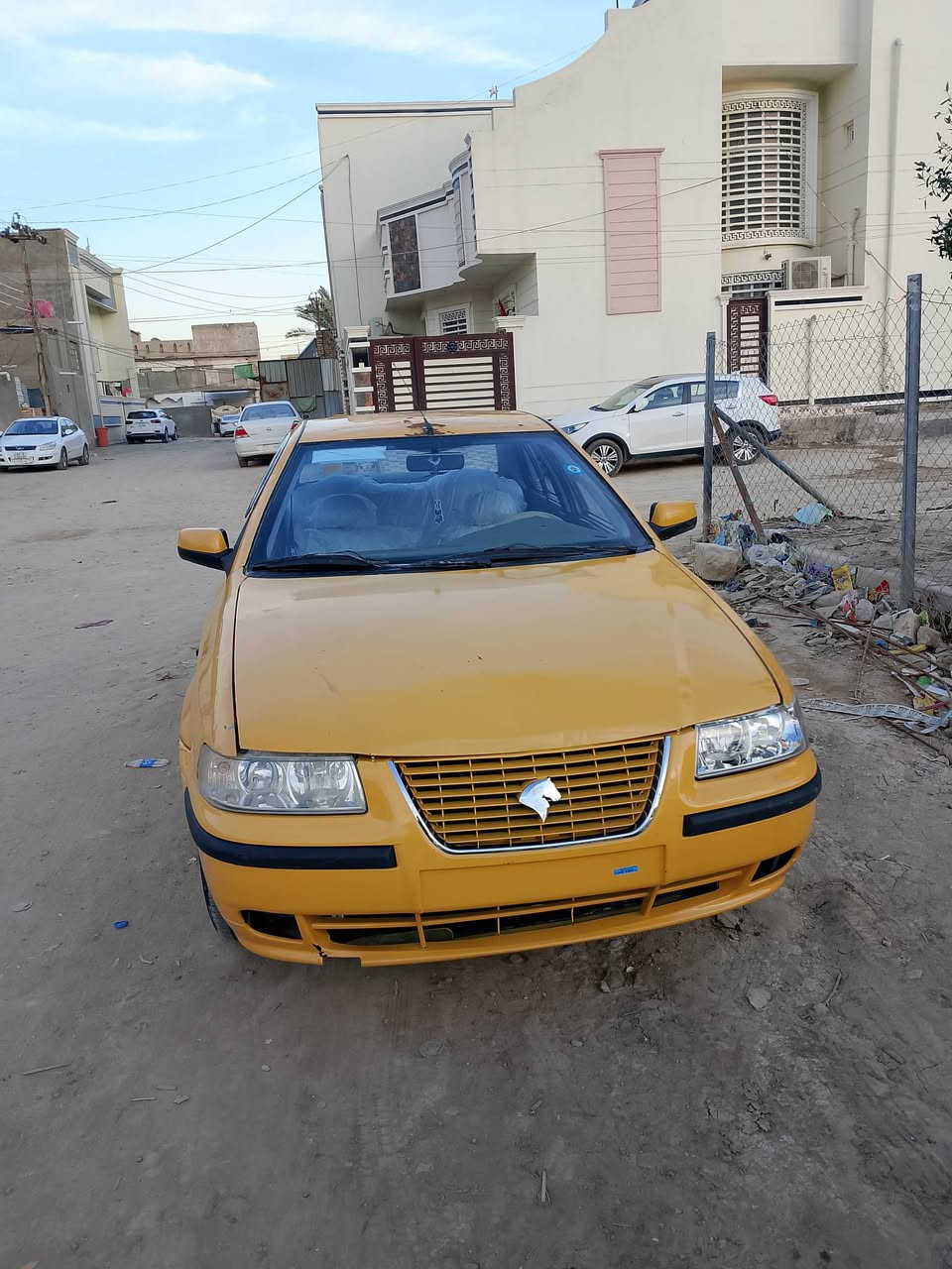 سلام عليكم سمند موديل 2010 كير ومكينه مكفولات حداديه نص ونص السياره ارقامها بالمرور معاملتها كامله واصله للبصمه واستلم سنويه جديده وارقام جدد السياره عليها غرامه 500 تنزل من سعرها  السعر 22 وبيها مجال بسيط مكاني بغداد شهداء البياع ***********
