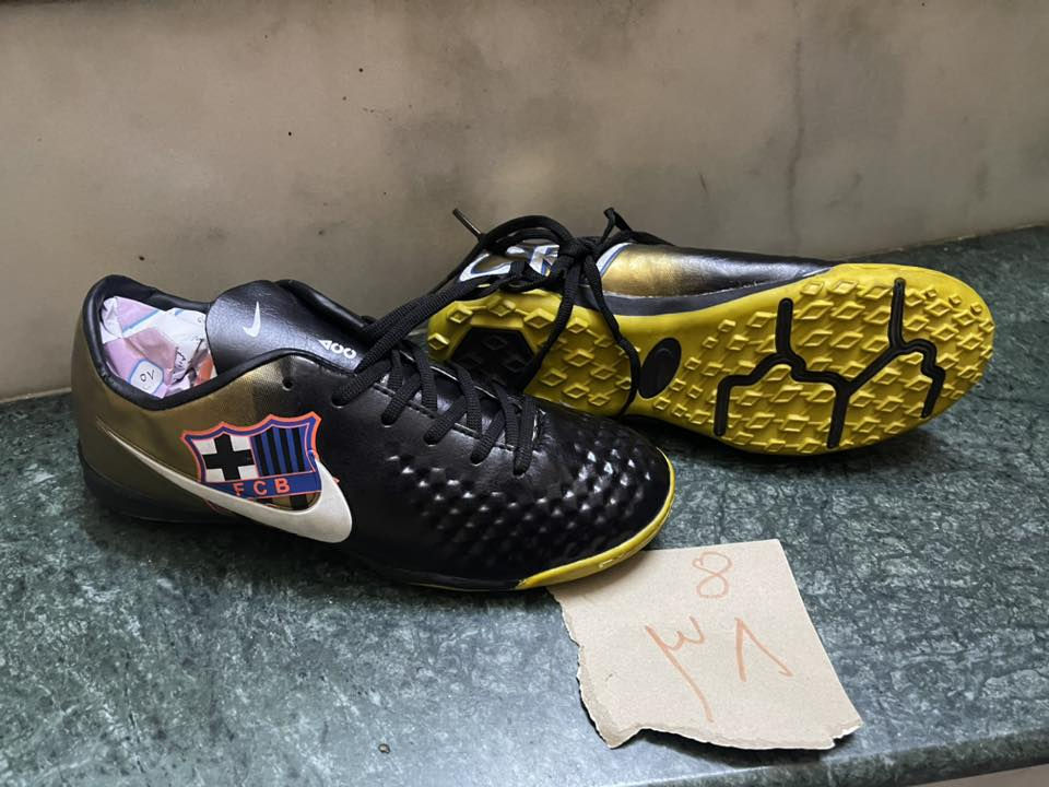 احذية لعب القياسات والصور الحذية فقط المعرووض بيهن عيب واحد مكشر قليل من يم لبس  سعره مع التوصيل ب٨  ألف


**إذا كنت صاحب هذا الإعلان وتريد حذفه لأي سبب، رجاءا أرسل رسالة إلى الدعم الفني**