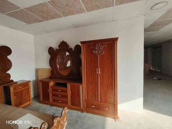 سلام عليكم يوجد غرف نوم عراقي نضافه 90 بل ميه لا استفسار تصل هاذ ا رقم ***********
