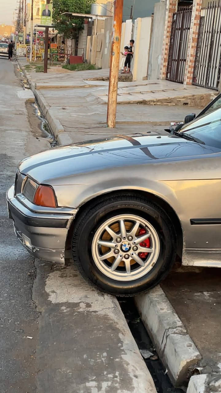 سلام عليكم  مكلف بل نشر اتصل
اعادت النشر بسبب الوعود الكاذبه سياره 318 Bmw e36 موديل 1991  رقمها نينوى انكليزي كابون بانزين تحويل ثاني يوم السياره بسمي كير و مكينه شرط داخل m السياره مصروف عليها طخم كدام وره شرط تايات جدد السياره 4سلندر السعر 40و بيها مجال  ‭0771 959 8154‬بي واتساب
